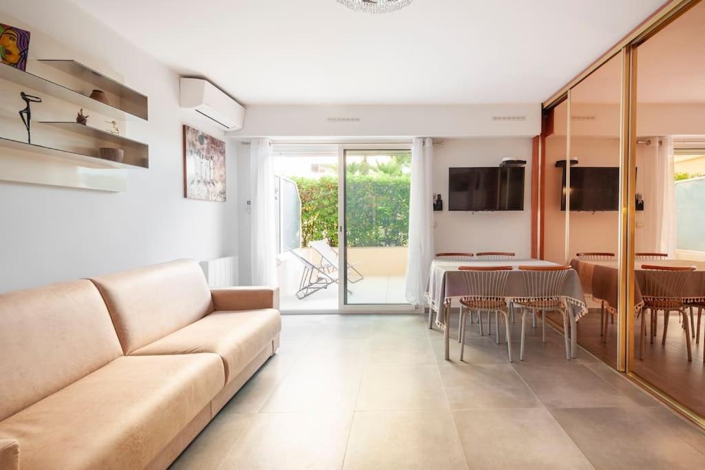 Superbe Studio Avec Terrasse En Front De Mer Menton Exteriör bild