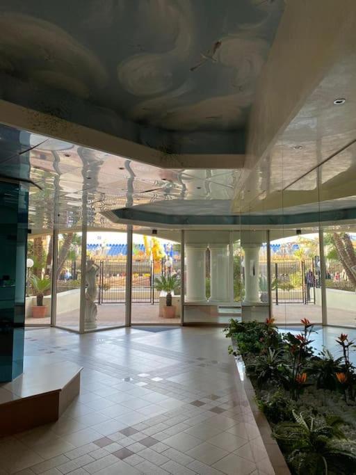 Superbe Studio Avec Terrasse En Front De Mer Menton Exteriör bild