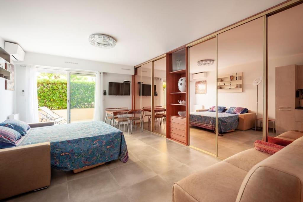 Superbe Studio Avec Terrasse En Front De Mer Menton Exteriör bild