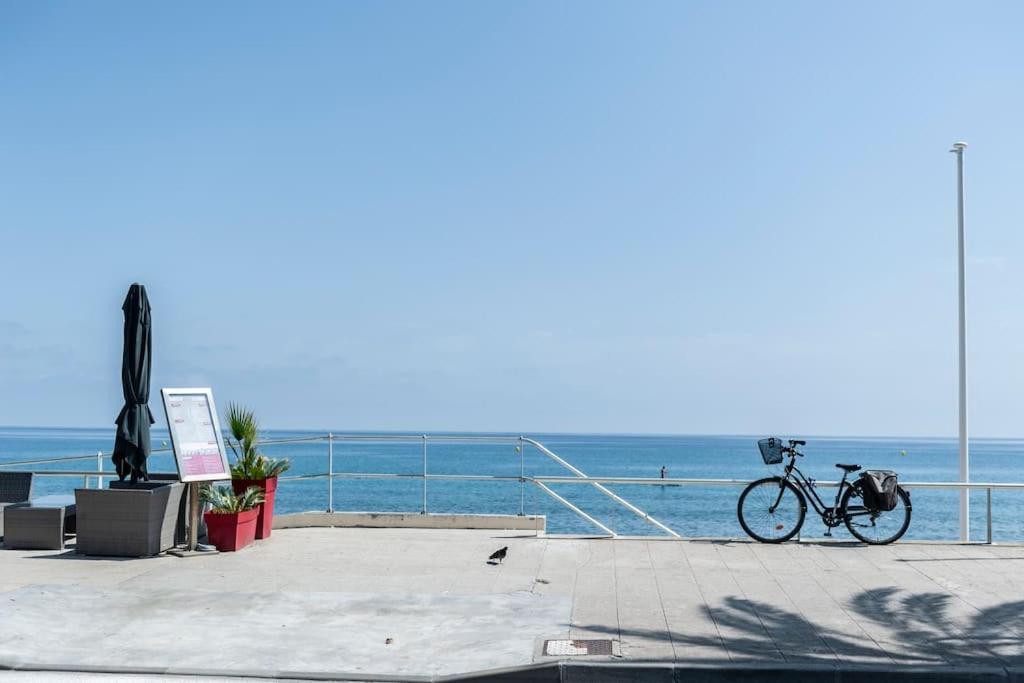 Superbe Studio Avec Terrasse En Front De Mer Menton Exteriör bild
