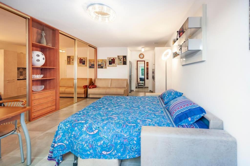 Superbe Studio Avec Terrasse En Front De Mer Menton Exteriör bild