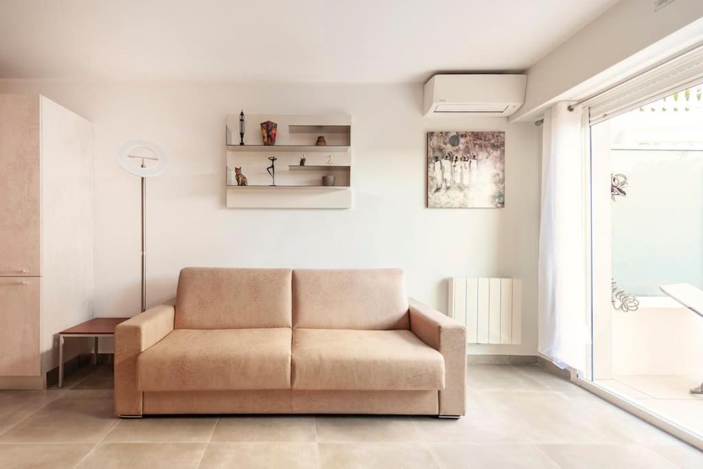 Superbe Studio Avec Terrasse En Front De Mer Menton Exteriör bild