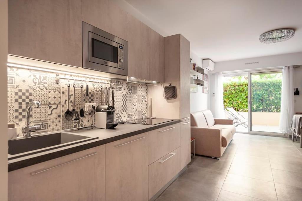 Superbe Studio Avec Terrasse En Front De Mer Menton Exteriör bild