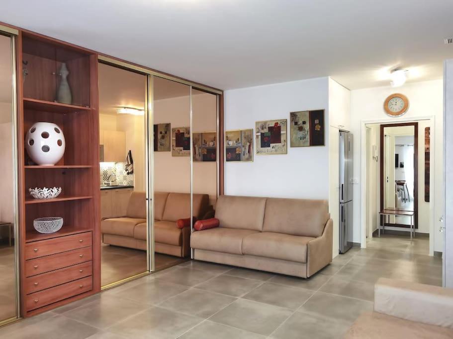 Superbe Studio Avec Terrasse En Front De Mer Menton Exteriör bild