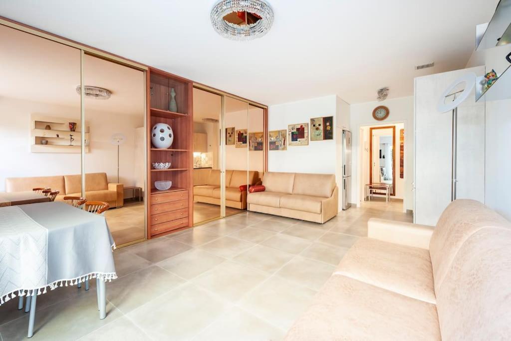 Superbe Studio Avec Terrasse En Front De Mer Menton Exteriör bild