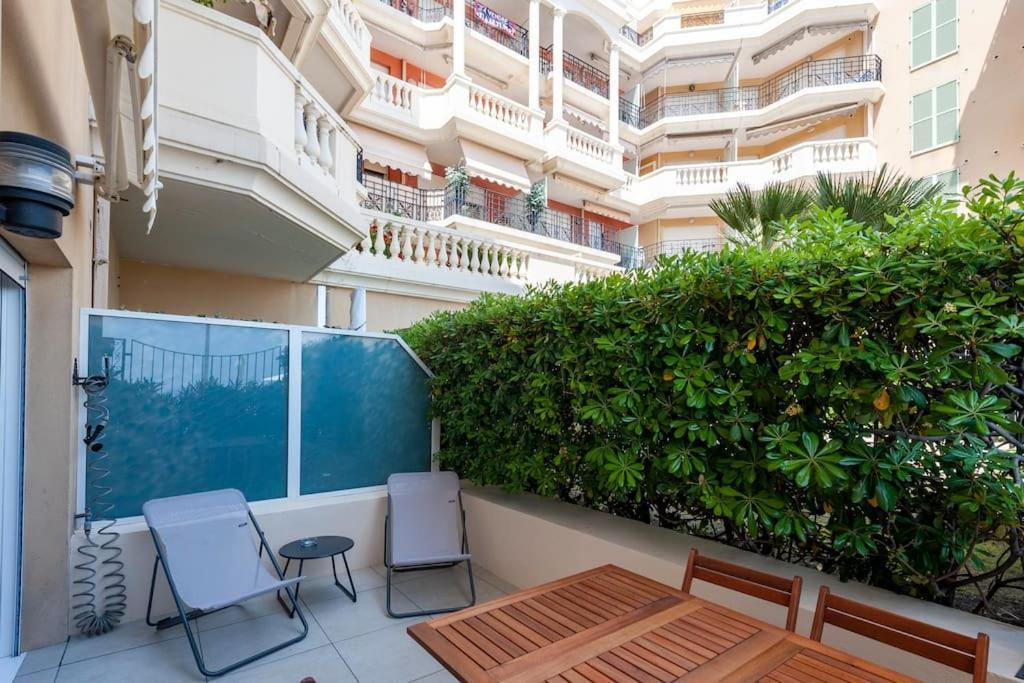 Superbe Studio Avec Terrasse En Front De Mer Menton Exteriör bild